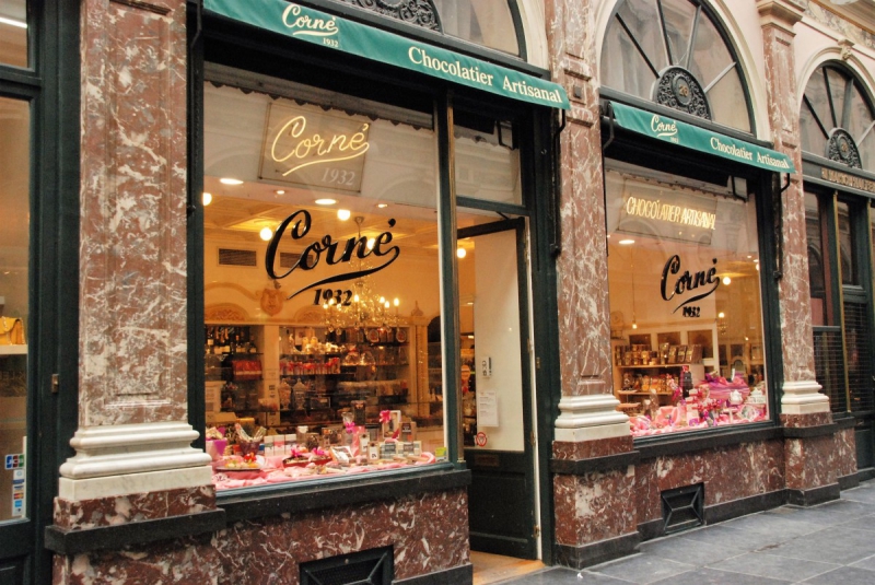 vitrine-ST MARTIN D ENTRAUNES-min_chocolate_chocolaterie_shop_luxury_chic_gallery_brussels_belgium-558146