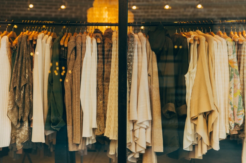 vitrine-ST MARTIN D ENTRAUNES-min_clothe_fashion_store_shop_window_store_front-21277
